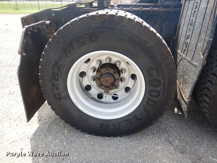 image for item GM9083 2012 Freightliner FS65  semi truck