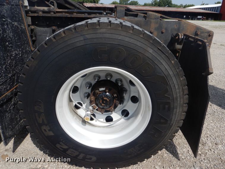 image for item GM9083 2012 Freightliner FS65  semi truck