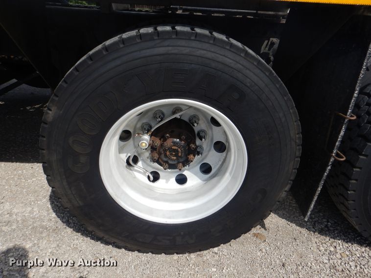 image for item GM9083 2012 Freightliner FS65  semi truck