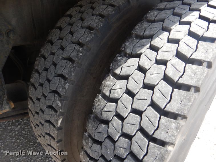 image for item GM9083 2012 Freightliner FS65  semi truck