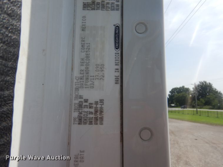 image for item GM9083 2012 Freightliner FS65  semi truck