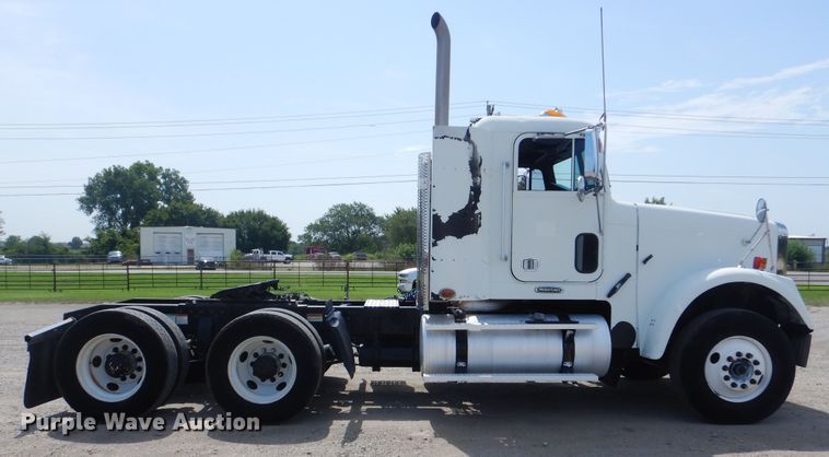 image for item GM9085 2010 Freightliner FLD  semi truck