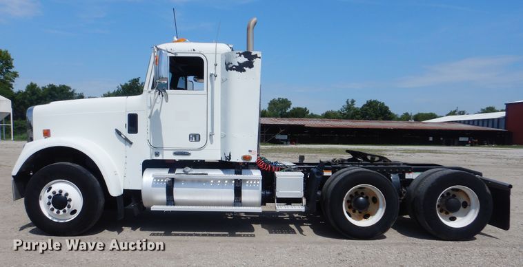 image for item GM9085 2010 Freightliner FLD  semi truck