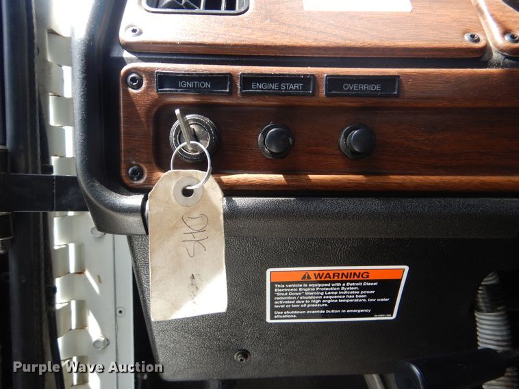 image for item GM9085 2010 Freightliner FLD  semi truck