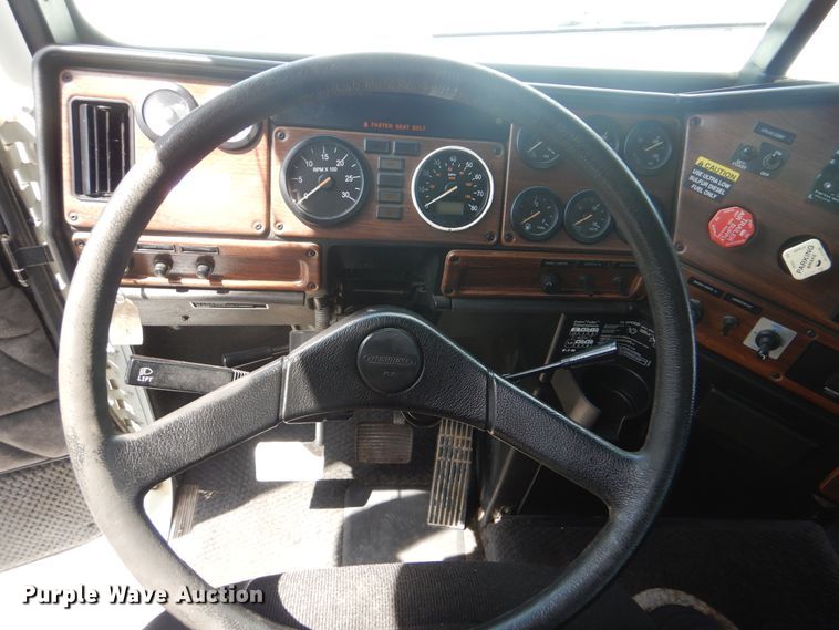 image for item GM9085 2010 Freightliner FLD  semi truck