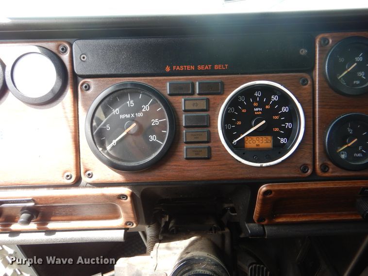 image for item GM9085 2010 Freightliner FLD  semi truck