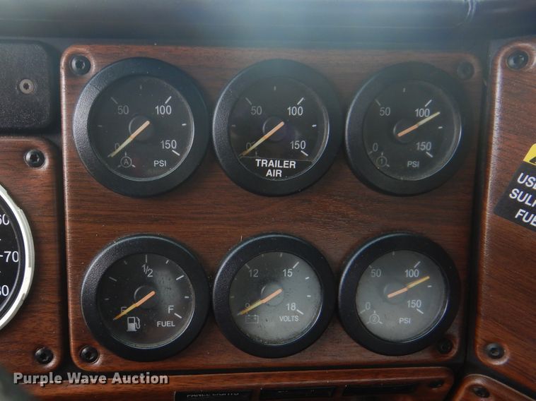 image for item GM9085 2010 Freightliner FLD  semi truck