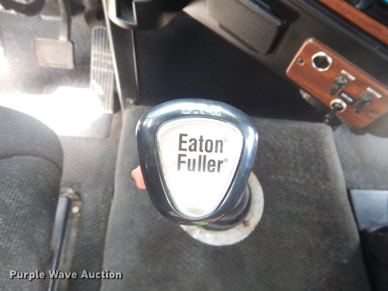 image for item GM9085 2010 Freightliner FLD  semi truck