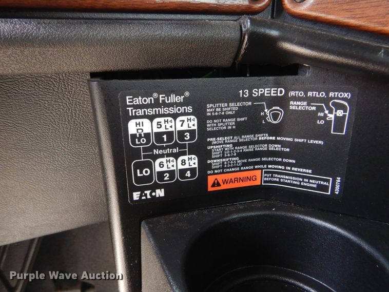 image for item GM9085 2010 Freightliner FLD  semi truck