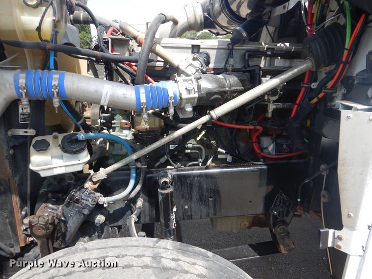 image for item GM9085 2010 Freightliner FLD  semi truck