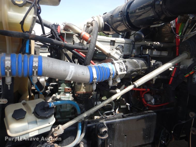 image for item GM9085 2010 Freightliner FLD  semi truck