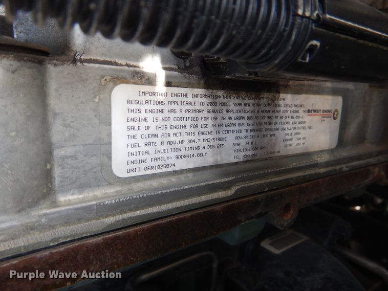 image for item GM9085 2010 Freightliner FLD  semi truck