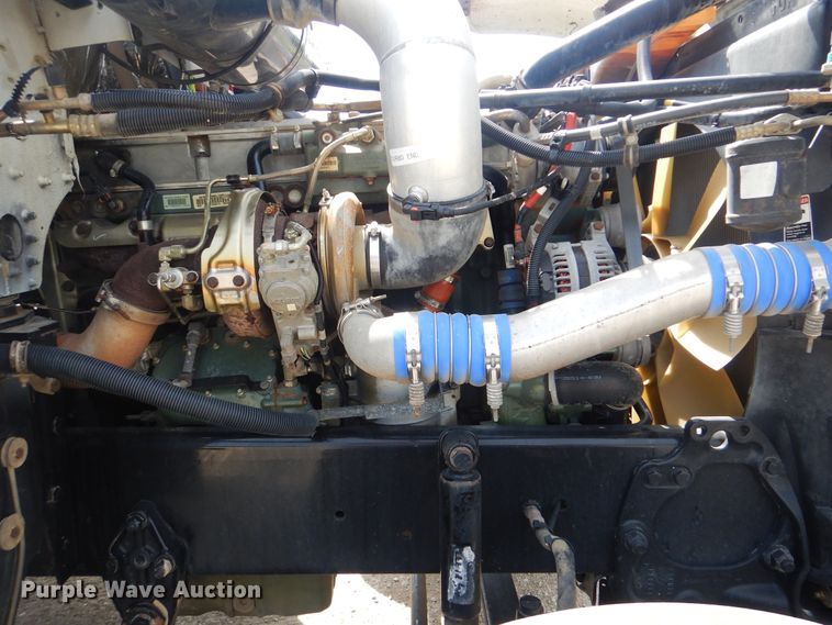 image for item GM9085 2010 Freightliner FLD  semi truck