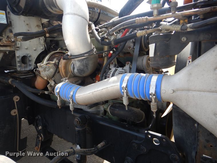 image for item GM9085 2010 Freightliner FLD  semi truck