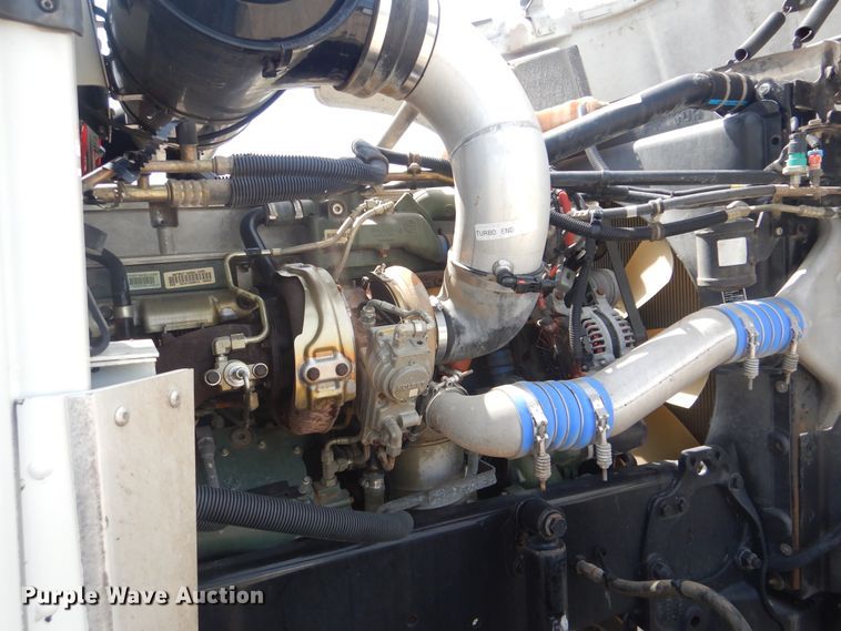 image for item GM9085 2010 Freightliner FLD  semi truck