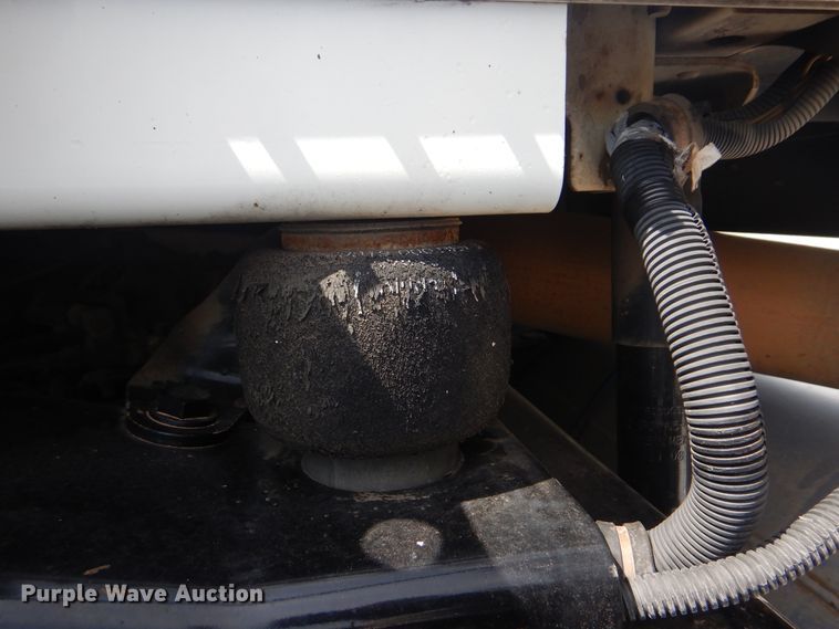 image for item GM9085 2010 Freightliner FLD  semi truck