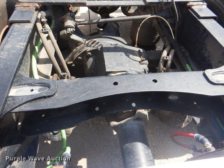 image for item GM9085 2010 Freightliner FLD  semi truck