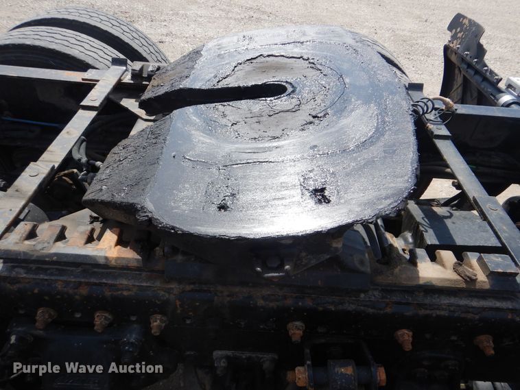 image for item GM9085 2010 Freightliner FLD  semi truck