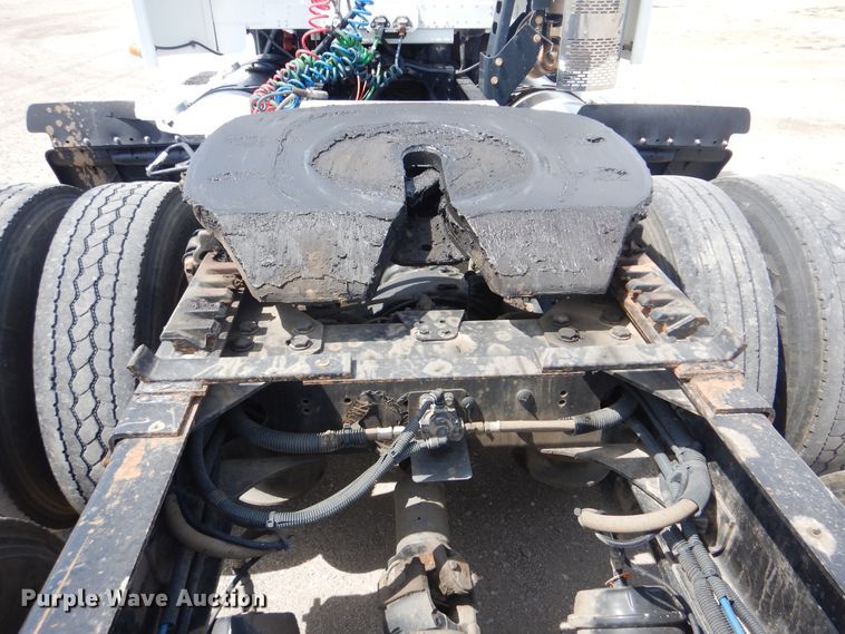 image for item GM9085 2010 Freightliner FLD  semi truck