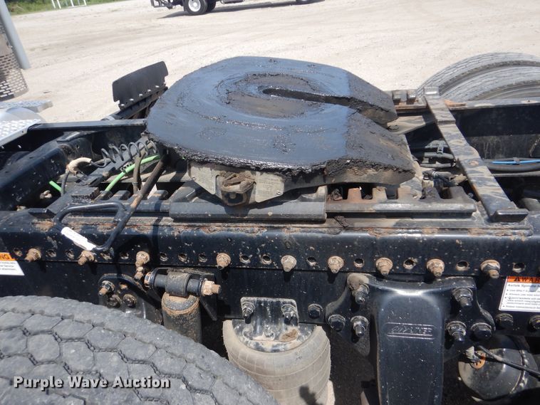 image for item GM9085 2010 Freightliner FLD  semi truck