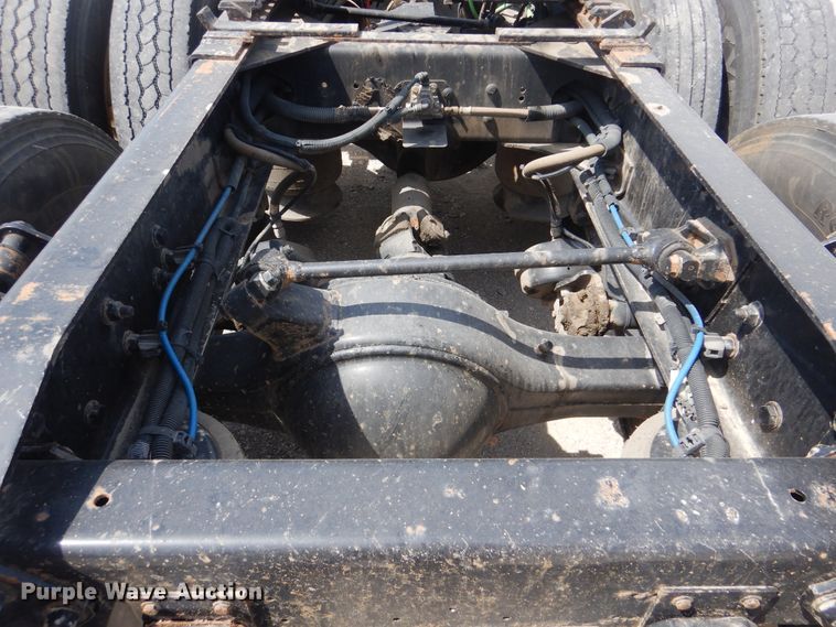 image for item GM9085 2010 Freightliner FLD  semi truck