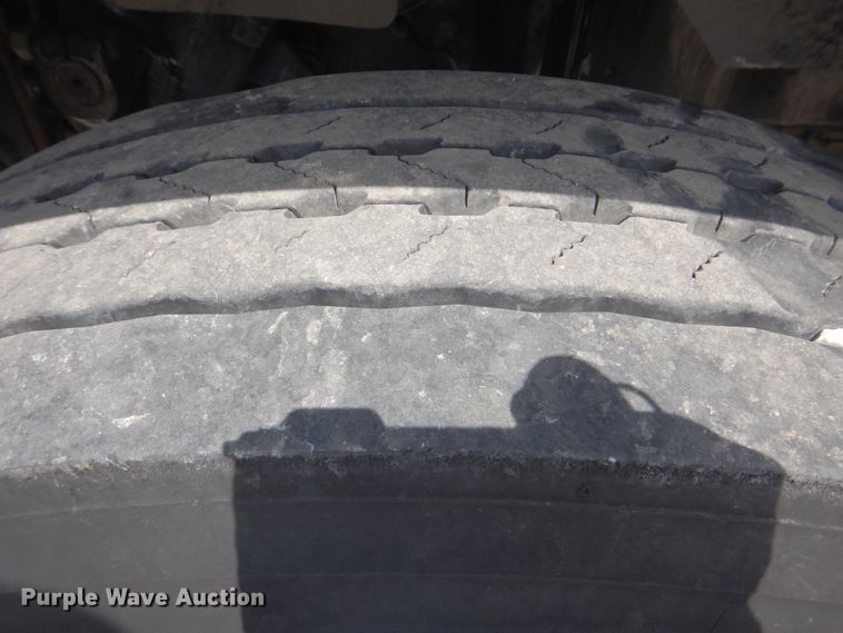 image for item GM9085 2010 Freightliner FLD  semi truck