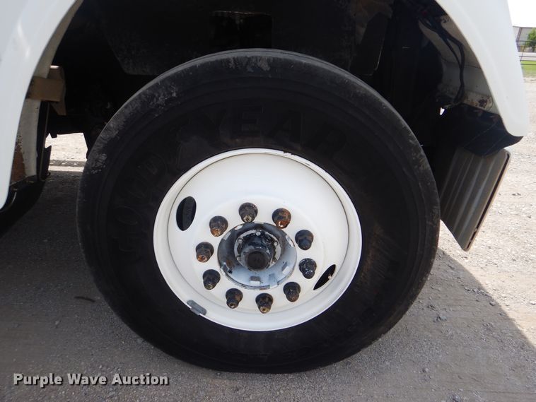 image for item GM9085 2010 Freightliner FLD  semi truck