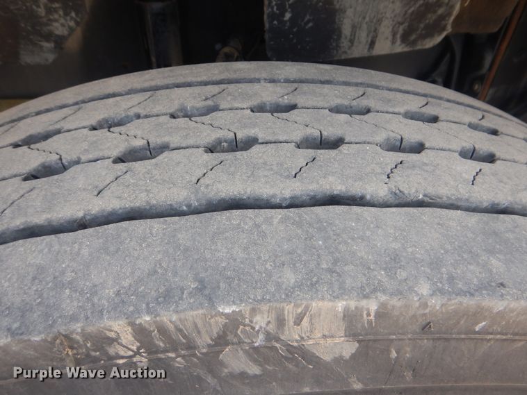 image for item GM9085 2010 Freightliner FLD  semi truck