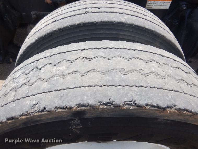 image for item GM9085 2010 Freightliner FLD  semi truck