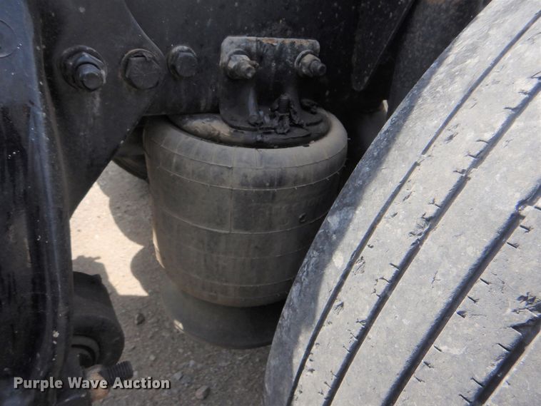 image for item GM9085 2010 Freightliner FLD  semi truck