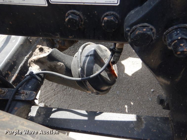 image for item GM9085 2010 Freightliner FLD  semi truck