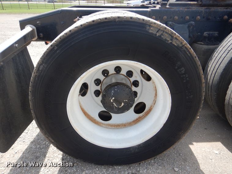 image for item GM9085 2010 Freightliner FLD  semi truck