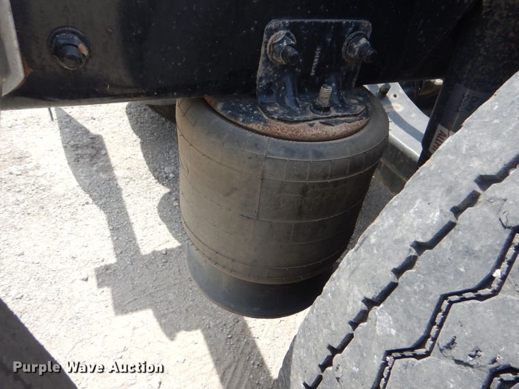 image for item GM9085 2010 Freightliner FLD  semi truck