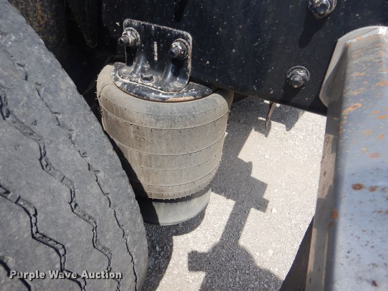 image for item GM9085 2010 Freightliner FLD  semi truck