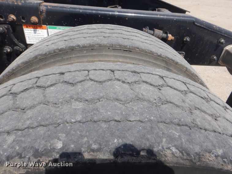 image for item GM9085 2010 Freightliner FLD  semi truck