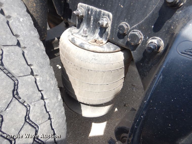 image for item GM9085 2010 Freightliner FLD  semi truck