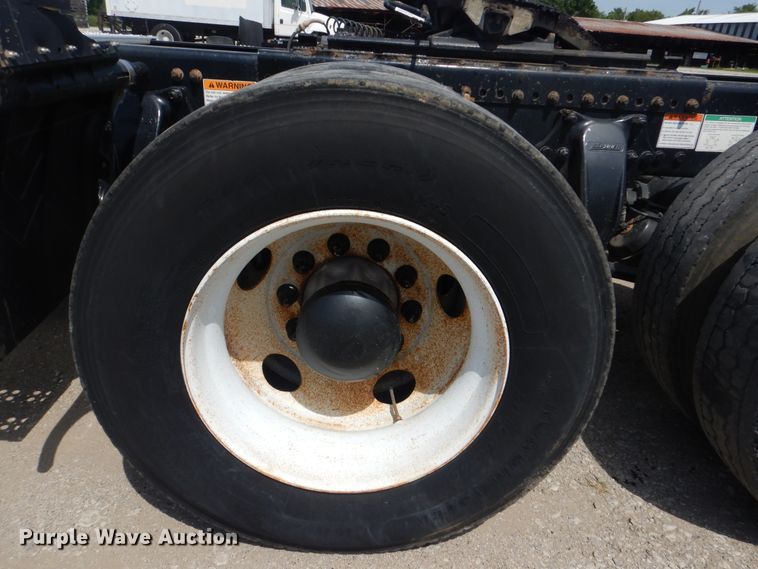 image for item GM9085 2010 Freightliner FLD  semi truck