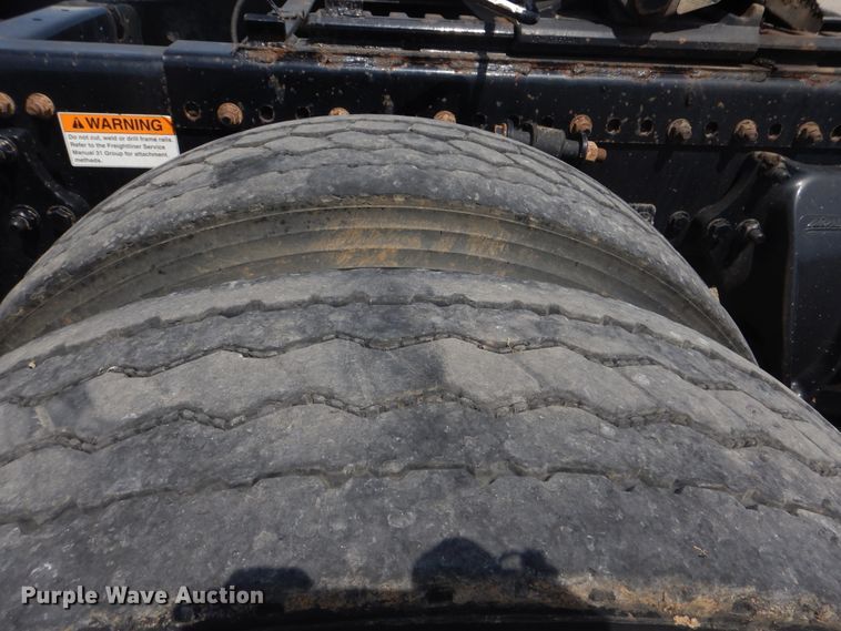 image for item GM9085 2010 Freightliner FLD  semi truck