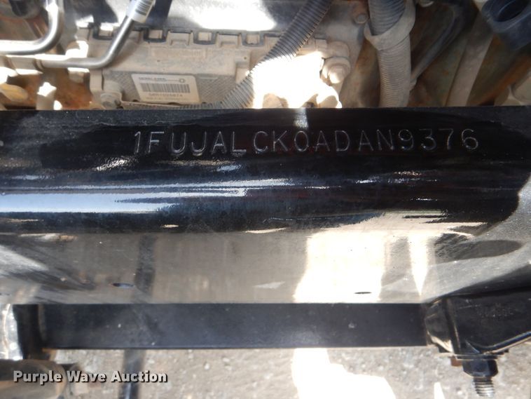 image for item GM9085 2010 Freightliner FLD  semi truck