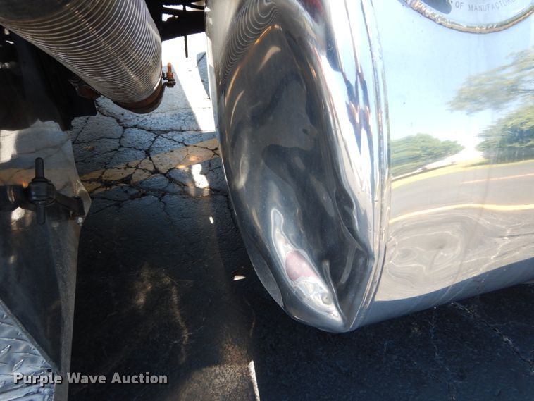 image for item GV9172 2007 Peterbilt 379  semi truck