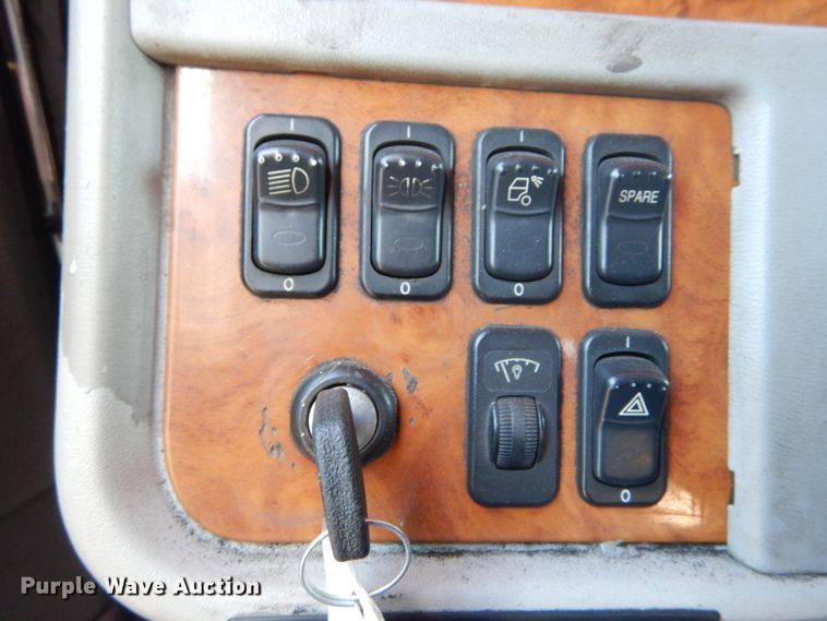 image for item GV9172 2007 Peterbilt 379  semi truck