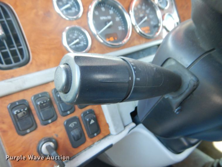 image for item GV9172 2007 Peterbilt 379  semi truck