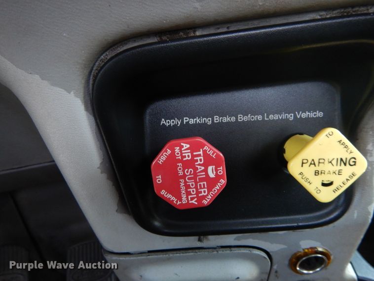 image for item GV9172 2007 Peterbilt 379  semi truck