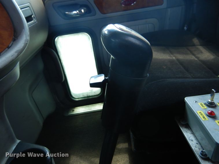 image for item GV9172 2007 Peterbilt 379  semi truck