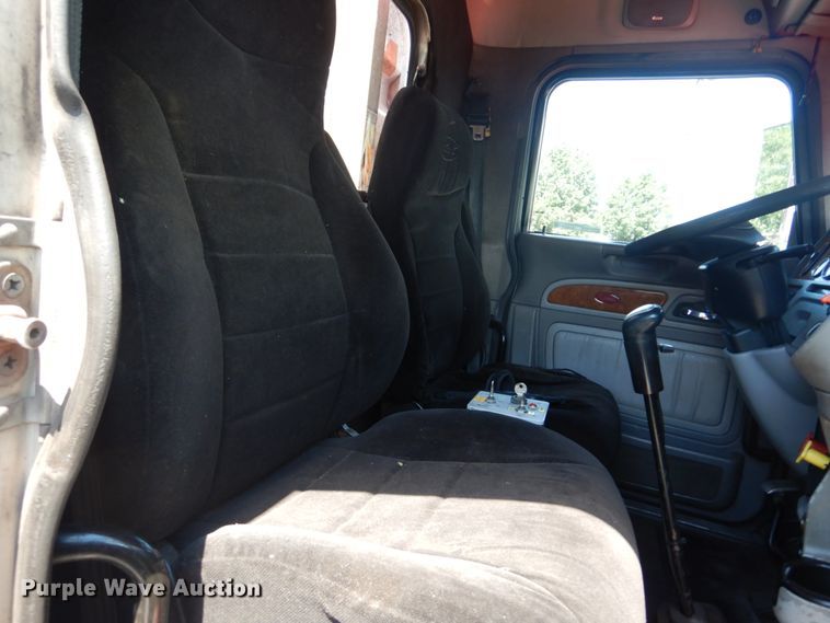 image for item GV9172 2007 Peterbilt 379  semi truck