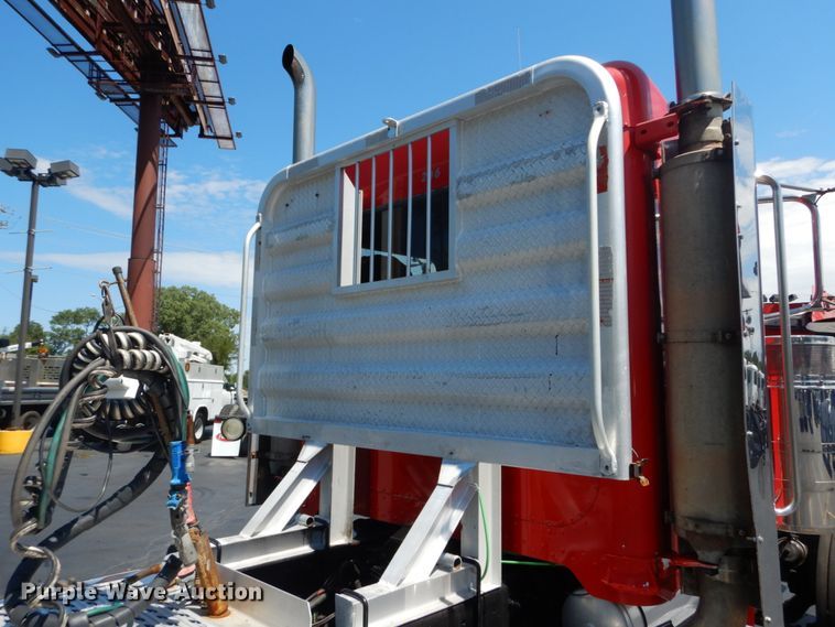 image for item GV9172 2007 Peterbilt 379  semi truck