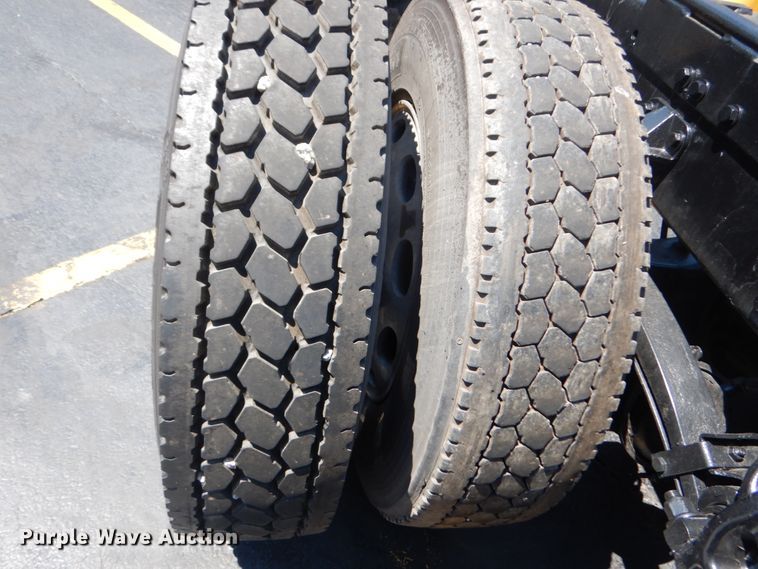 image for item GV9172 2007 Peterbilt 379  semi truck