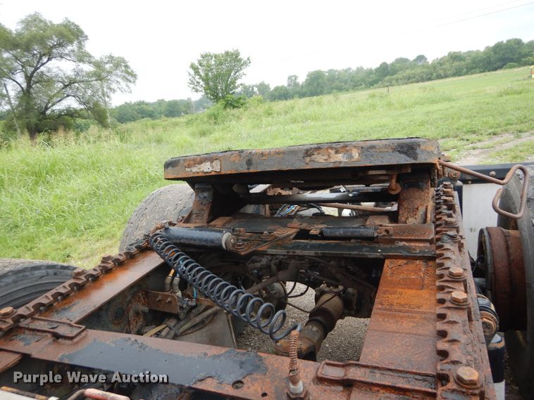 image for item GV9183 2006 Freightliner Columbia  semi truck