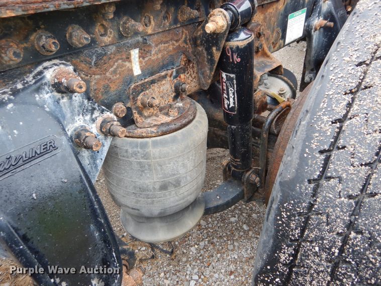 image for item GV9183 2006 Freightliner Columbia  semi truck