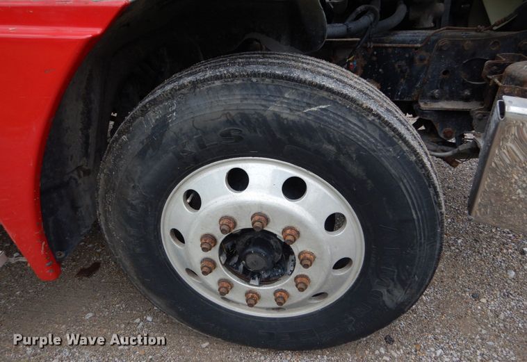 image for item GV9183 2006 Freightliner Columbia  semi truck